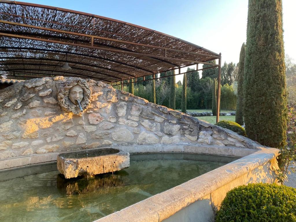 ホテル Mas Des Bambous Saint-Rémy-de-Provence エクステリア 写真