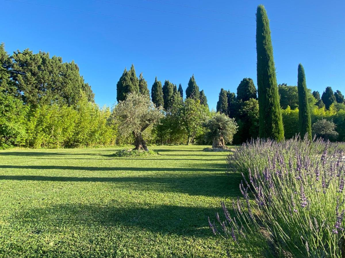 ホテル Mas Des Bambous Saint-Rémy-de-Provence エクステリア 写真