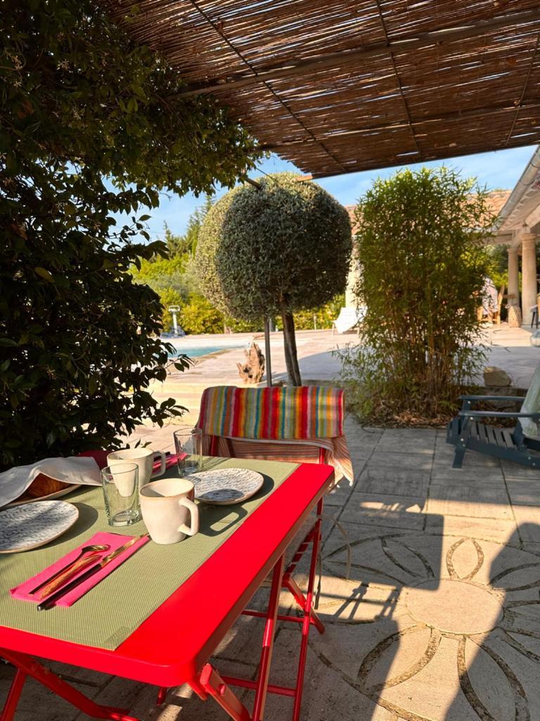 ホテル Mas Des Bambous Saint-Rémy-de-Provence エクステリア 写真